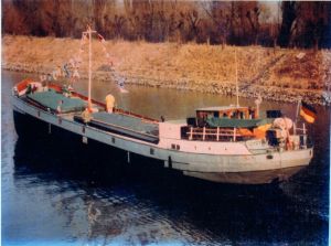 Die „Dorotea“ läuft in den Rüdesheimer Hafen ein, März 1981 Die „Dorotea“ läuft in den Rüdesheimer Hafen ein, März 1981